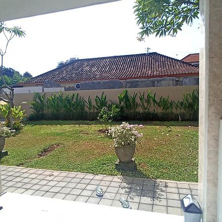 Pondok Nuri Homestay 2 Санур Экстерьер фото